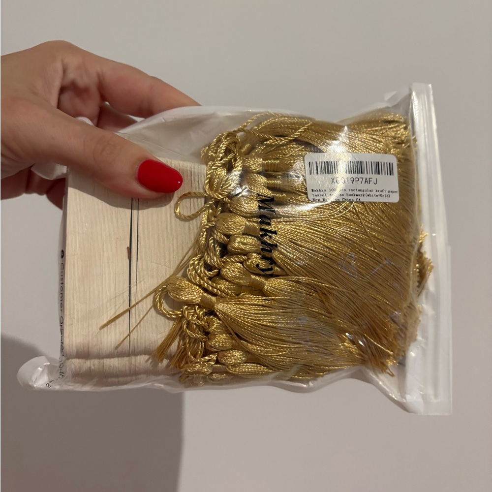 Amazon Gold Tassel and Kraft Paper 100pcs Pack (Wedding/Party Decor) NWT